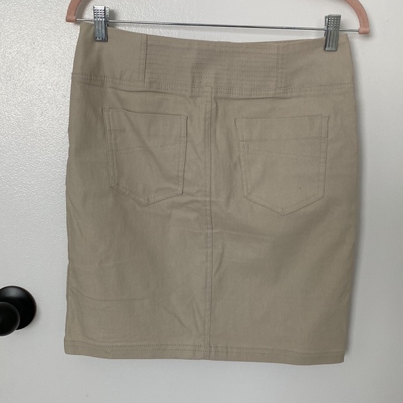 Canvas skirt with zipper - Picture 2 of 3